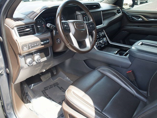 Used 2021 GMC Yukon Denali w/ Denali Premium Package image 10