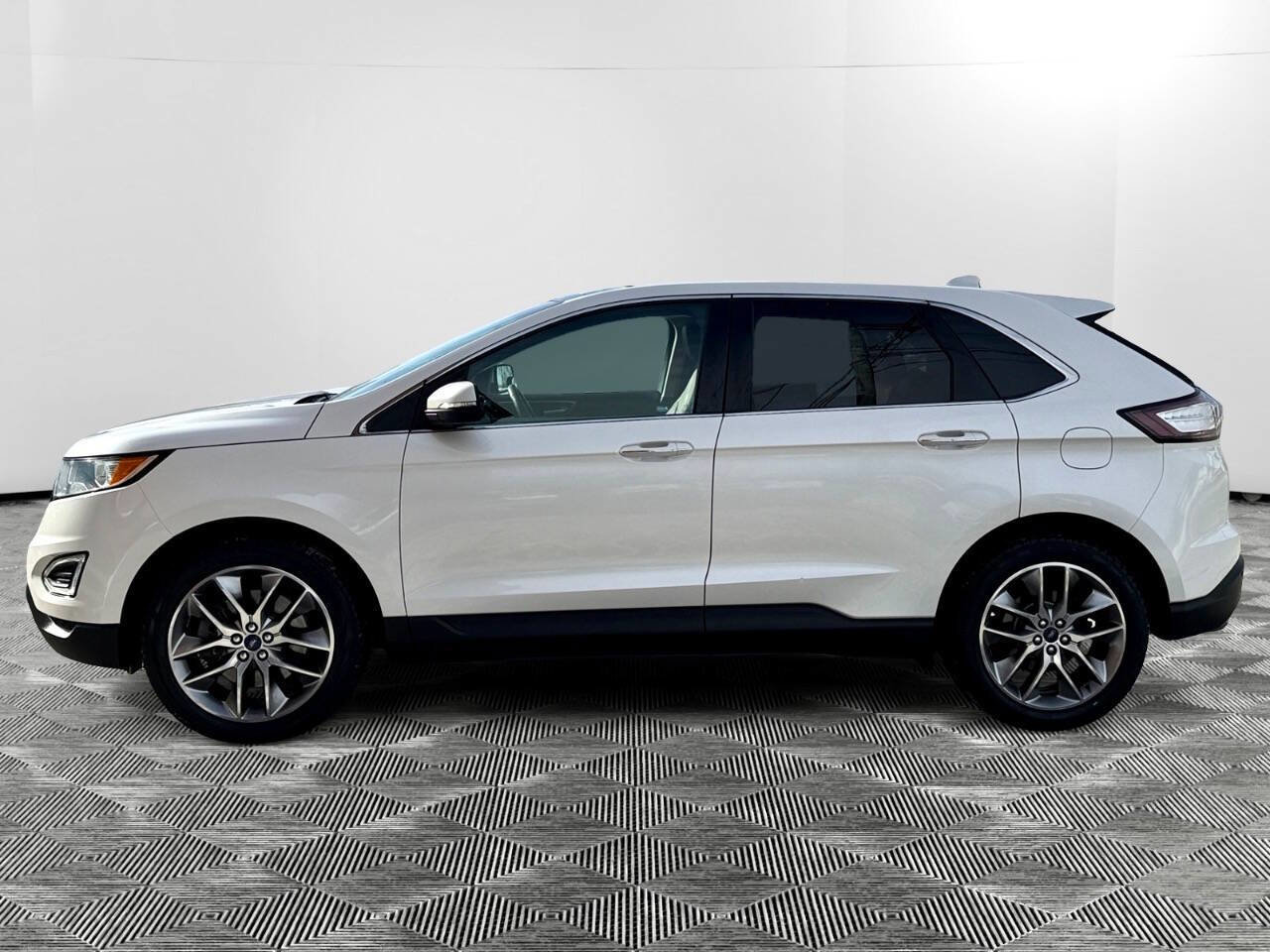 Used 2015 Ford Edge Titanium w/ Equipment Group 301A image 8