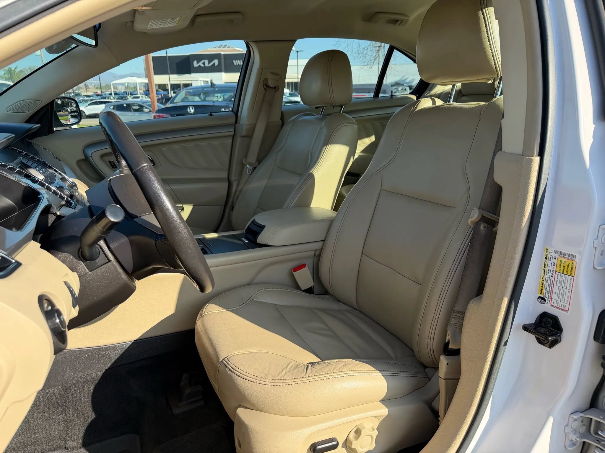 Used 2016 Ford Taurus SEL FWD image 10