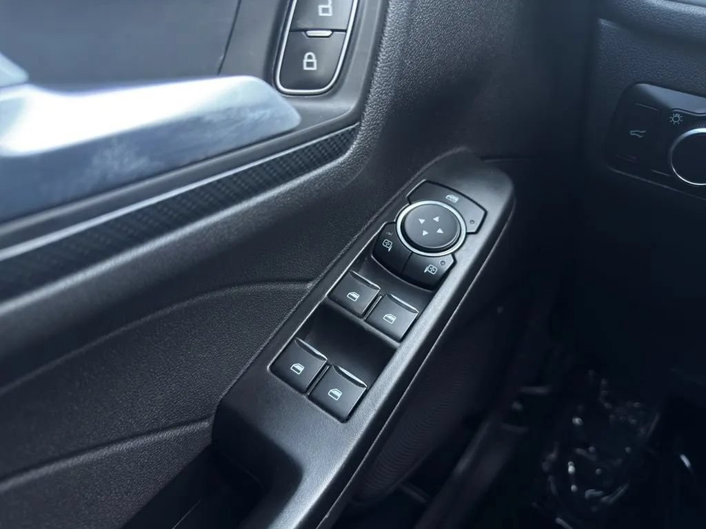 Used 2024 Ford Escape ST-Line w/ Tech Pack #1 FWD image 9