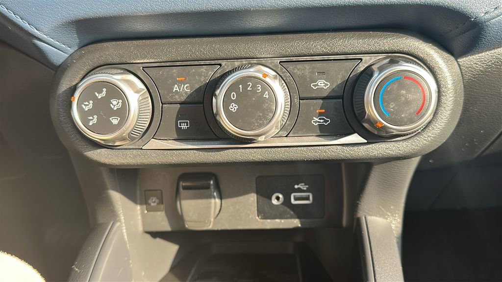 Used 2025 Nissan Versa SV FWD image 25