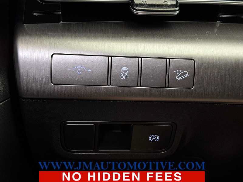 Used 2025 Hyundai Kona SEL AWD/4WD image 32