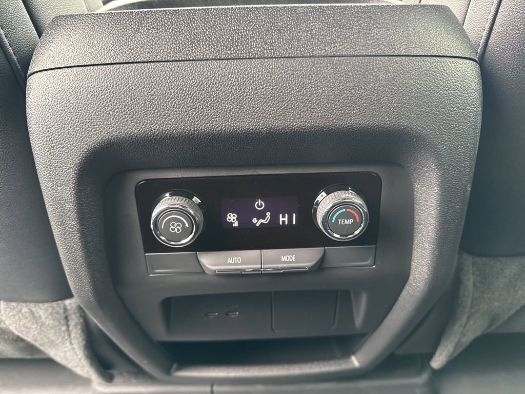 Certified 2025 Chevrolet Traverse Z71 w/ LPO, Floor Liner Package image 18