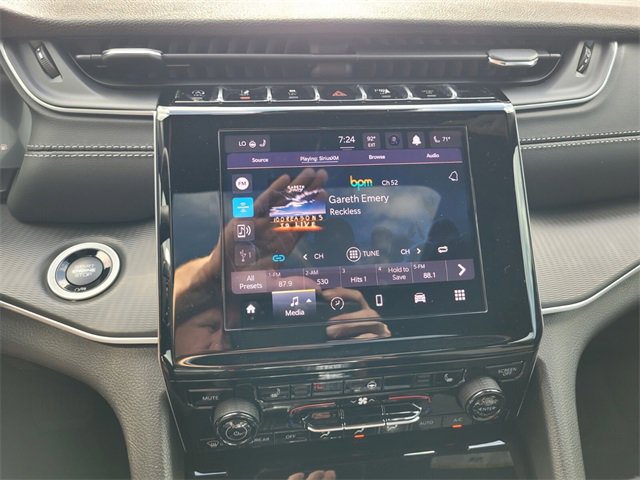 Used 2025 Jeep Grand Cherokee Altitude image 22