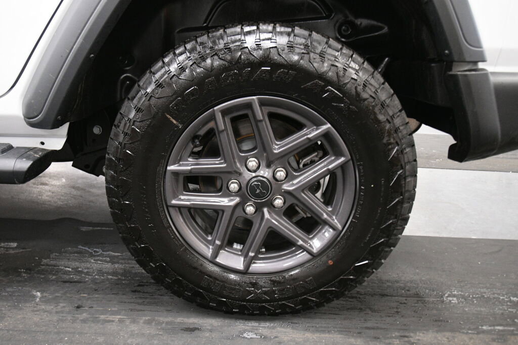 Used 2025 Jeep Wrangler Sport S image 30