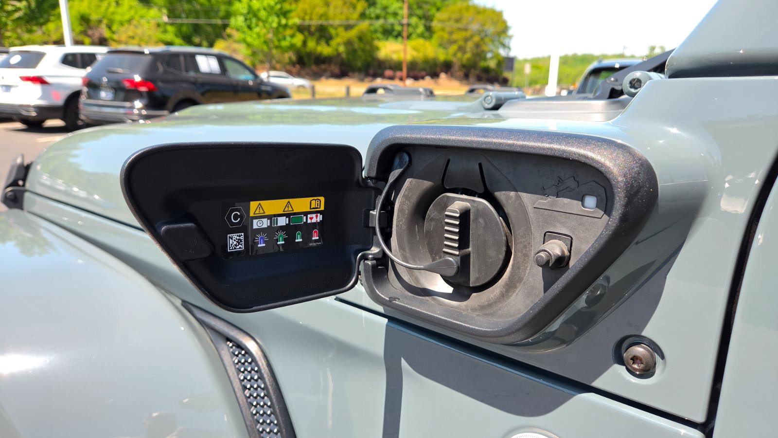Used 2024 Jeep Wrangler Sahara image 12