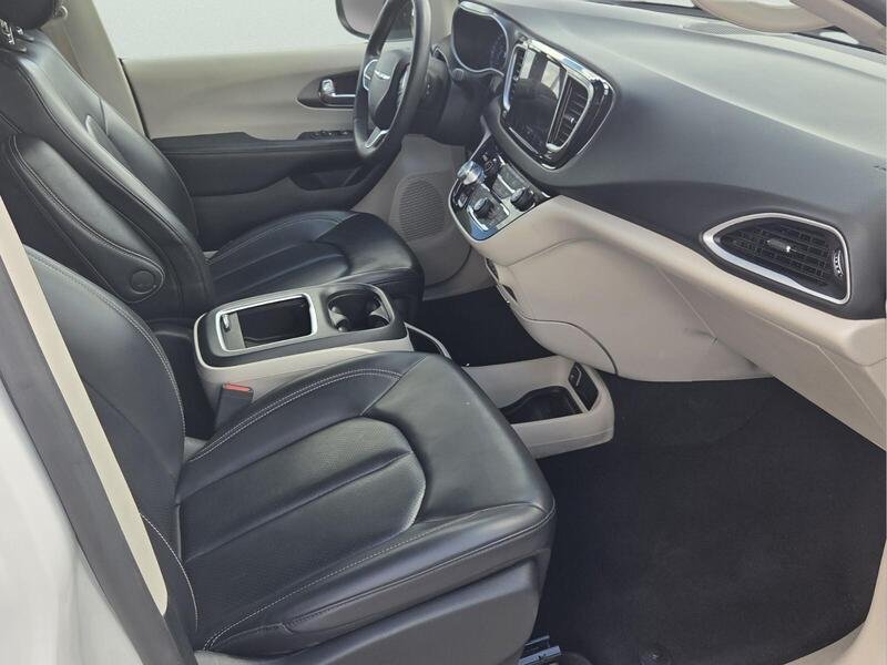 Used 2023 Chrysler Pacifica Touring-L FWD image 20