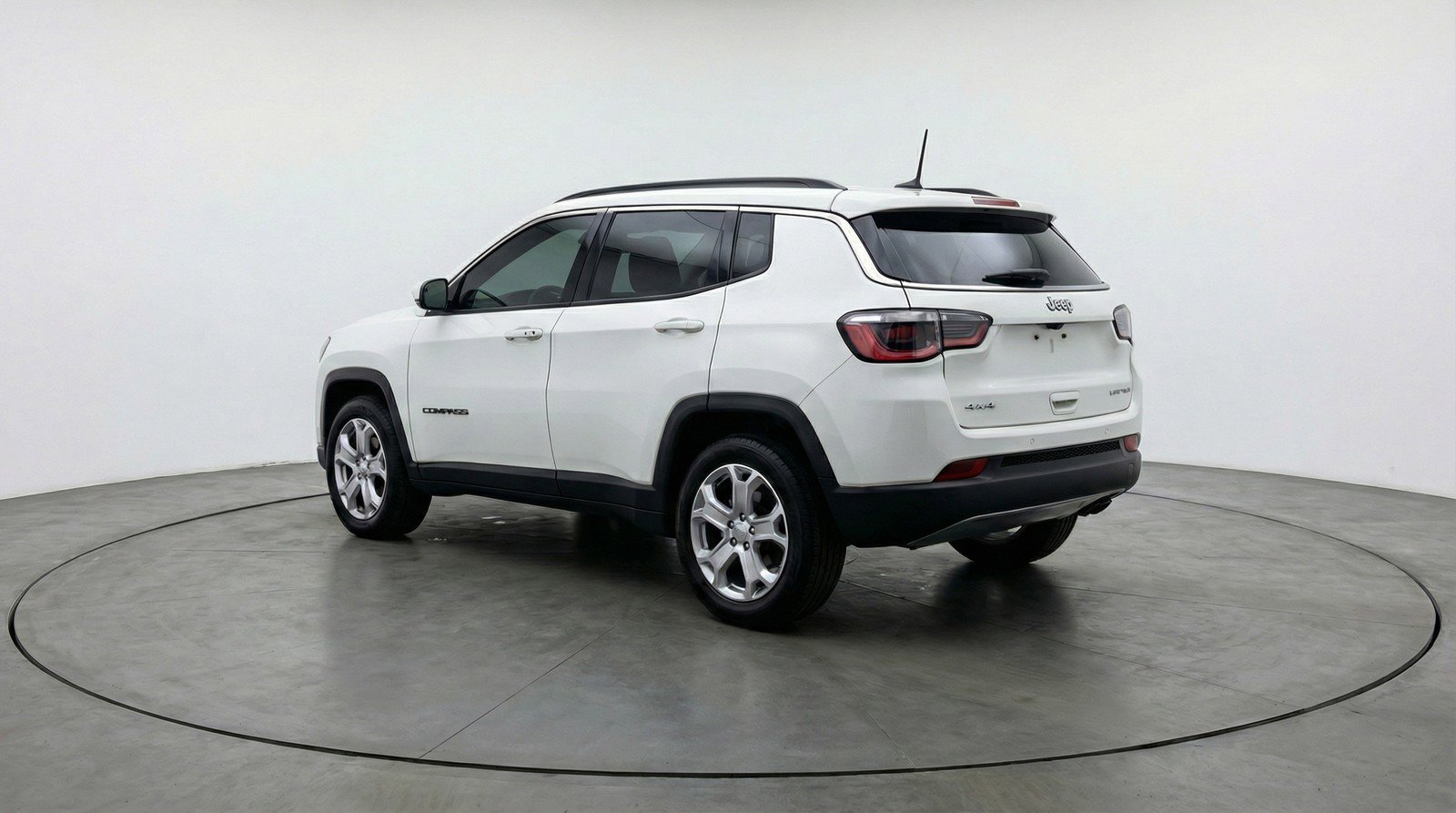 Used 2025 Jeep Compass Latitude image 6