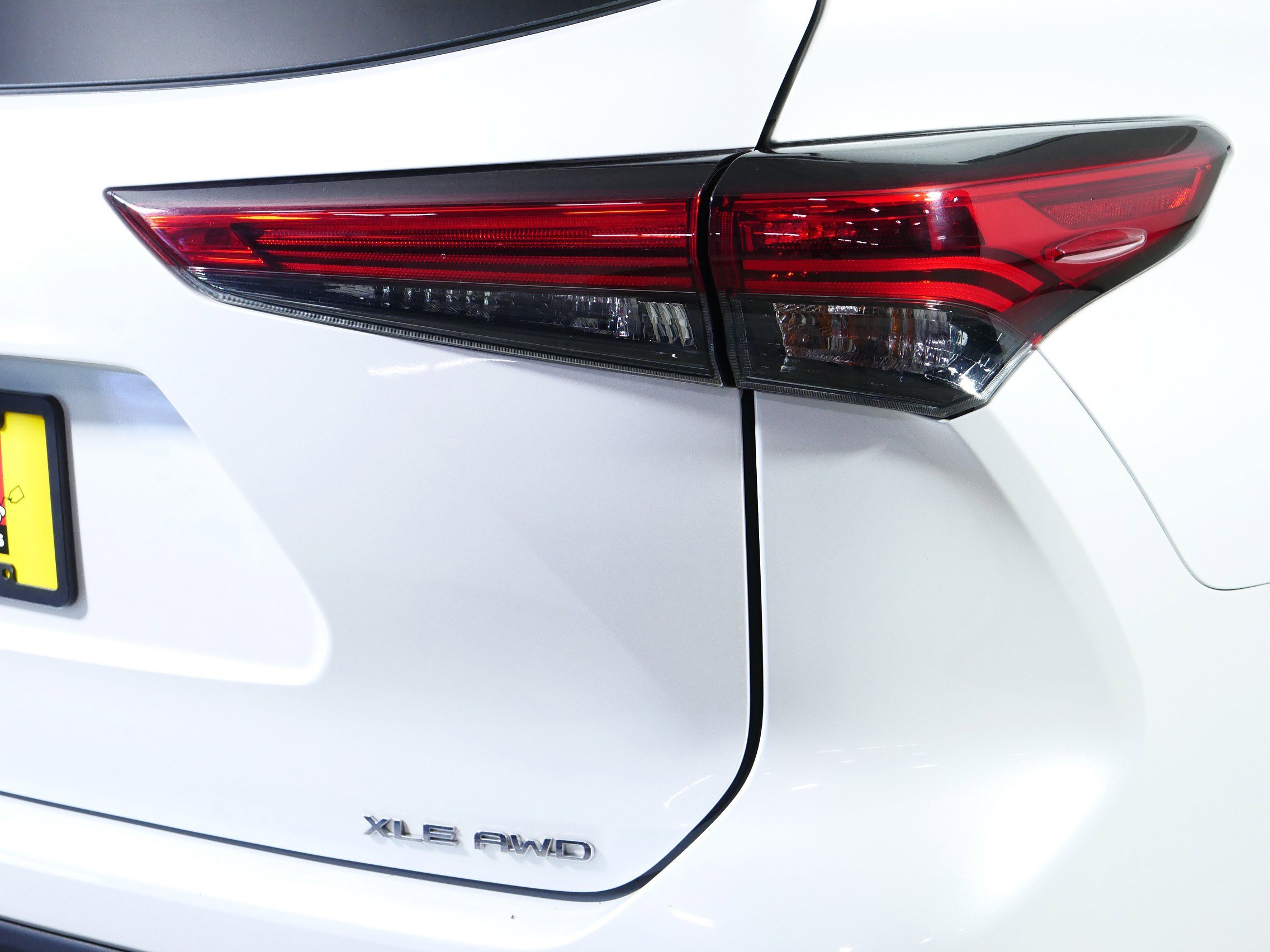 Used 2022 Toyota Highlander XLE AWD/4WD image 17