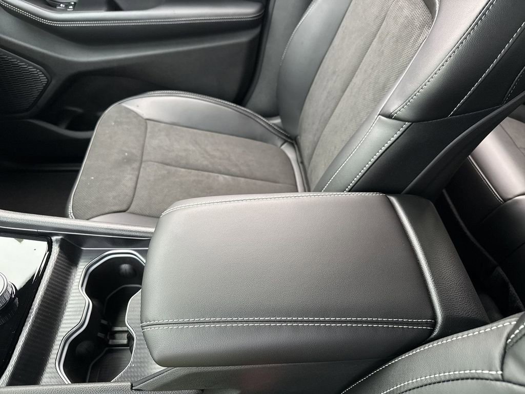 New 2025 Jeep Grand Cherokee Altitude image 20