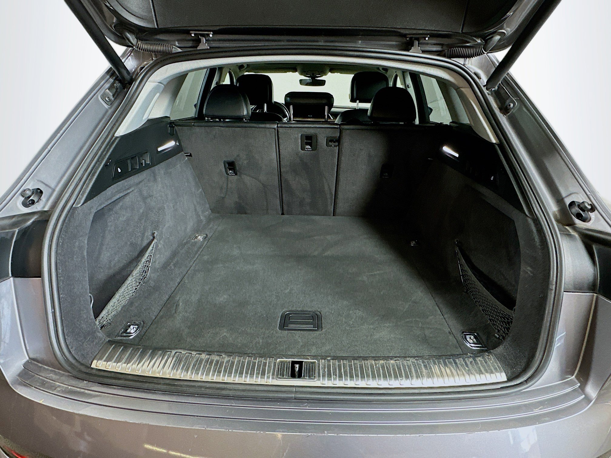 Used 2019 Audi e-tron Prestige w/ Prestige Package image 26