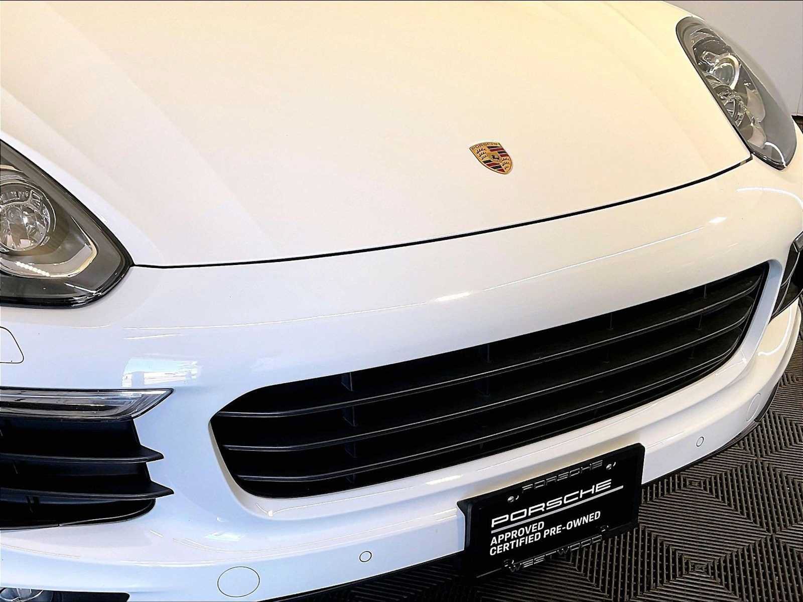 Used 2017 Porsche Cayenne Platinum Edition AWD/4WD image 34