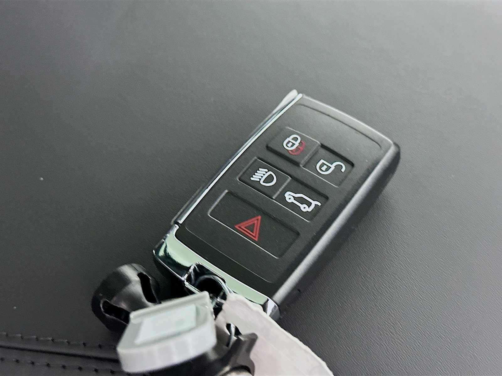 New 2026 Land Rover Defender 130 X-Dynamic SE AWD/4WD image 47