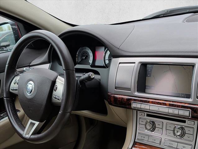 Used 2010 Jaguar XF Premium RWD image 22