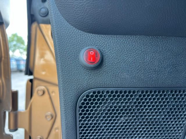 Used 2011 Jeep Wrangler Sahara w/ Connectivity Group AWD/4WD image 10