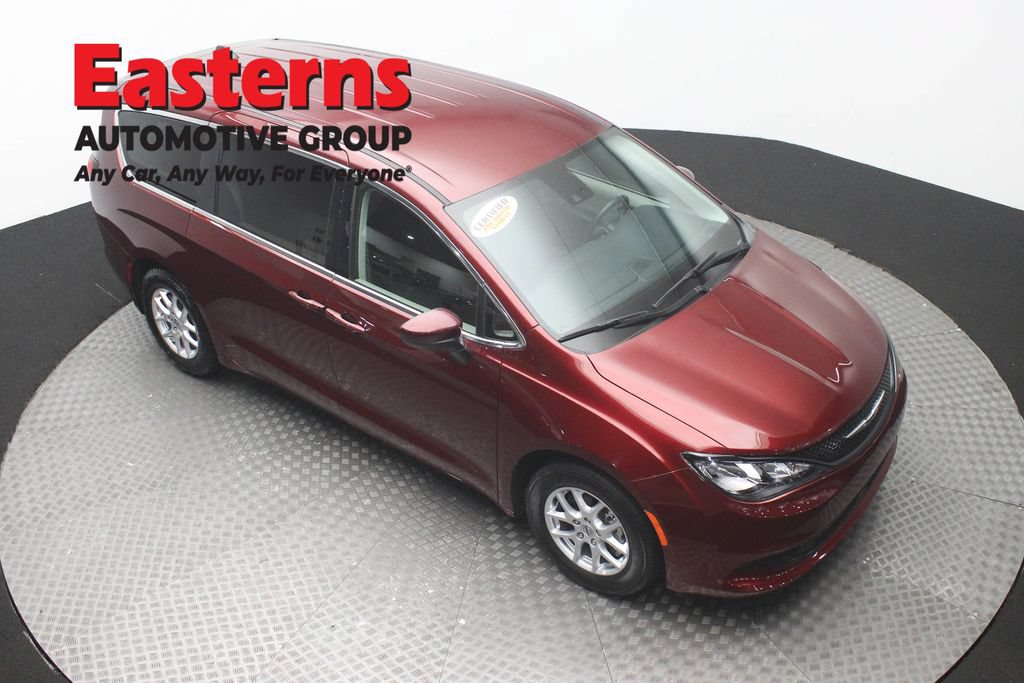 Used 2023 Chrysler Voyager LX FWD image 3