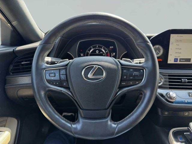 Used 2023 Lexus LS 500 w/ Accessory Package (Z2) RWD image 29
