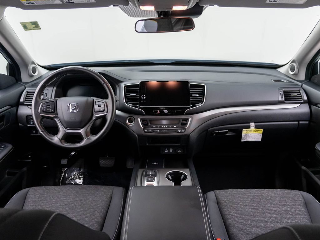 Used 2025 Honda Ridgeline Sport image 11