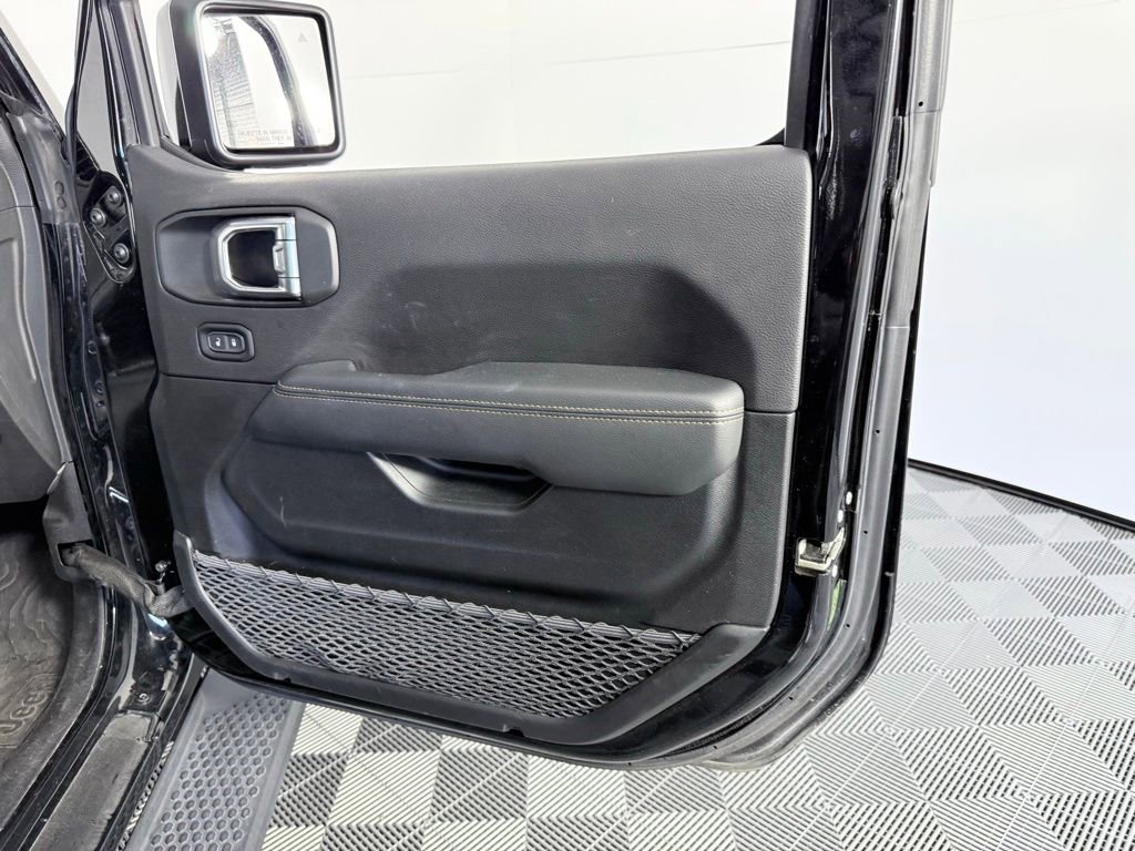 Used 2023 Jeep Wrangler Altitude image 10