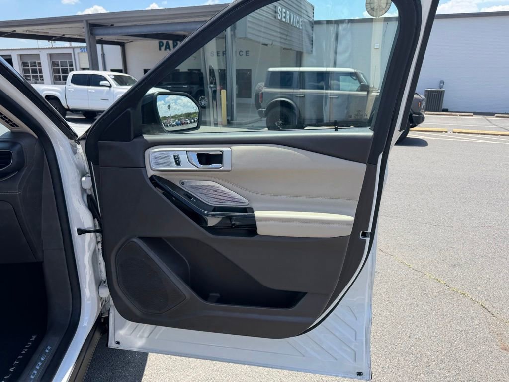 Used 2021 Ford Explorer Platinum w/ Equipment Group 601A AWD/4WD image 30