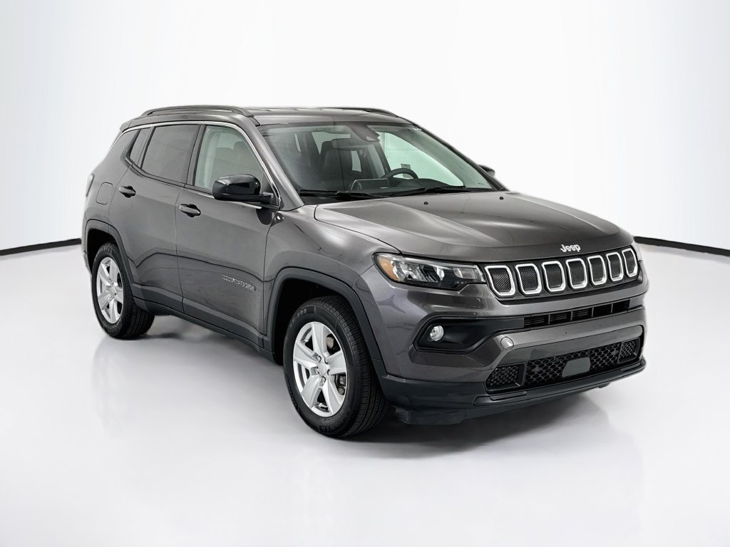 Used 2022 Jeep Compass Latitude FWD image 3