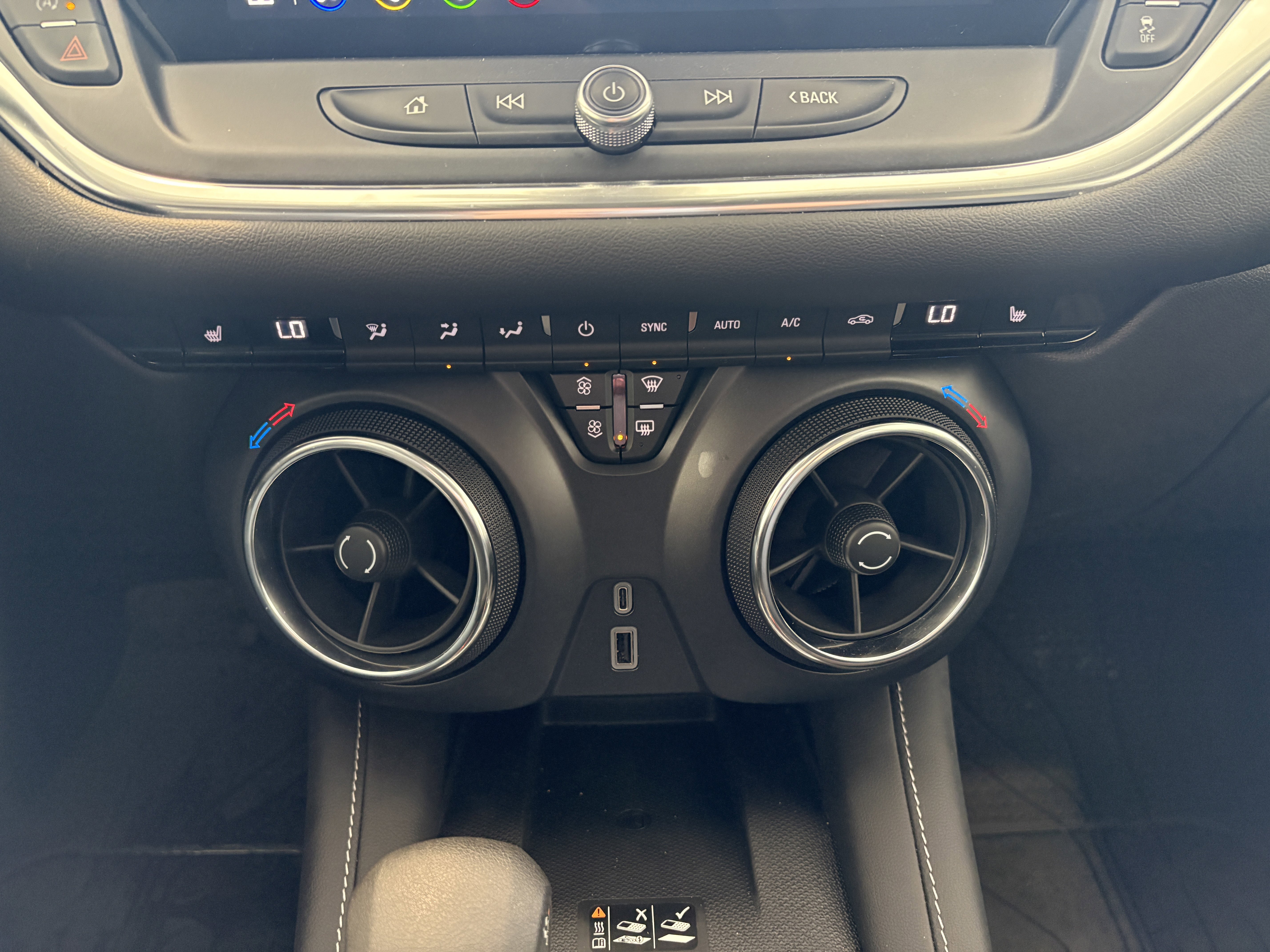 Used 2025 Chevrolet Blazer LT w/ Convenience Package FWD image 17