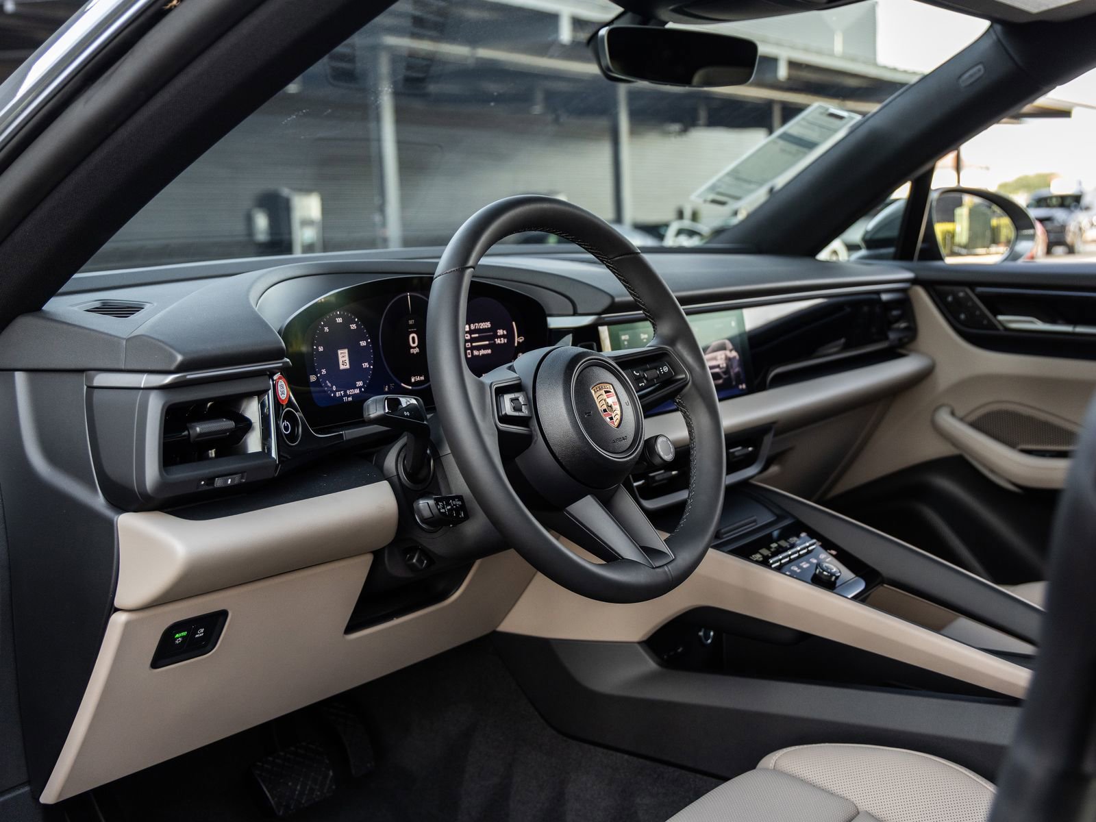 Certified 2025 Porsche Macan Electric image 4