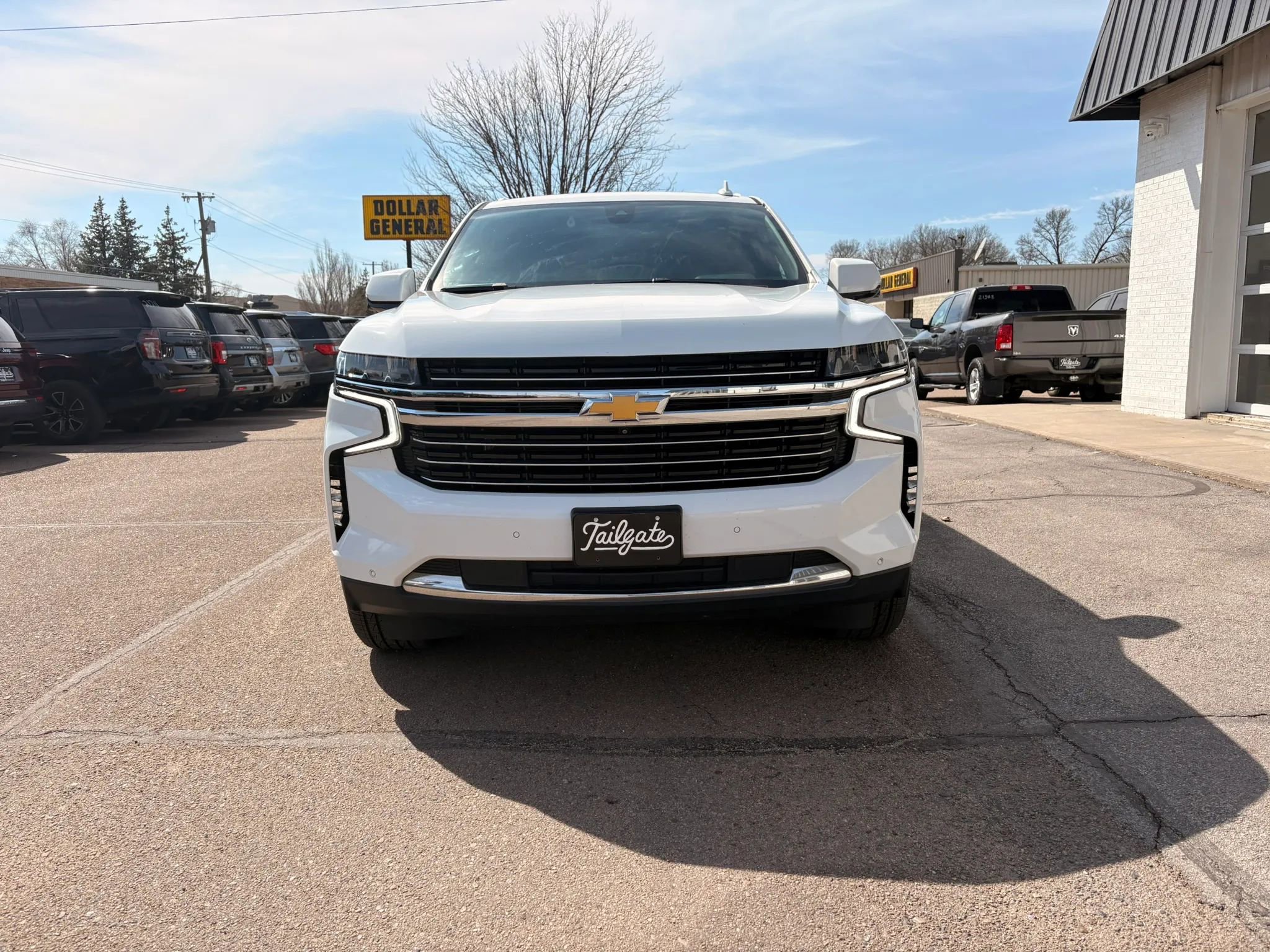 Used 2021 Chevrolet Suburban LT w/ LT Signature Package AWD/4WD image 3
