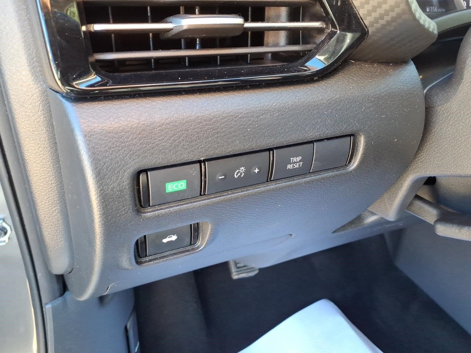 Used 2025 Nissan Sentra SR FWD image 16