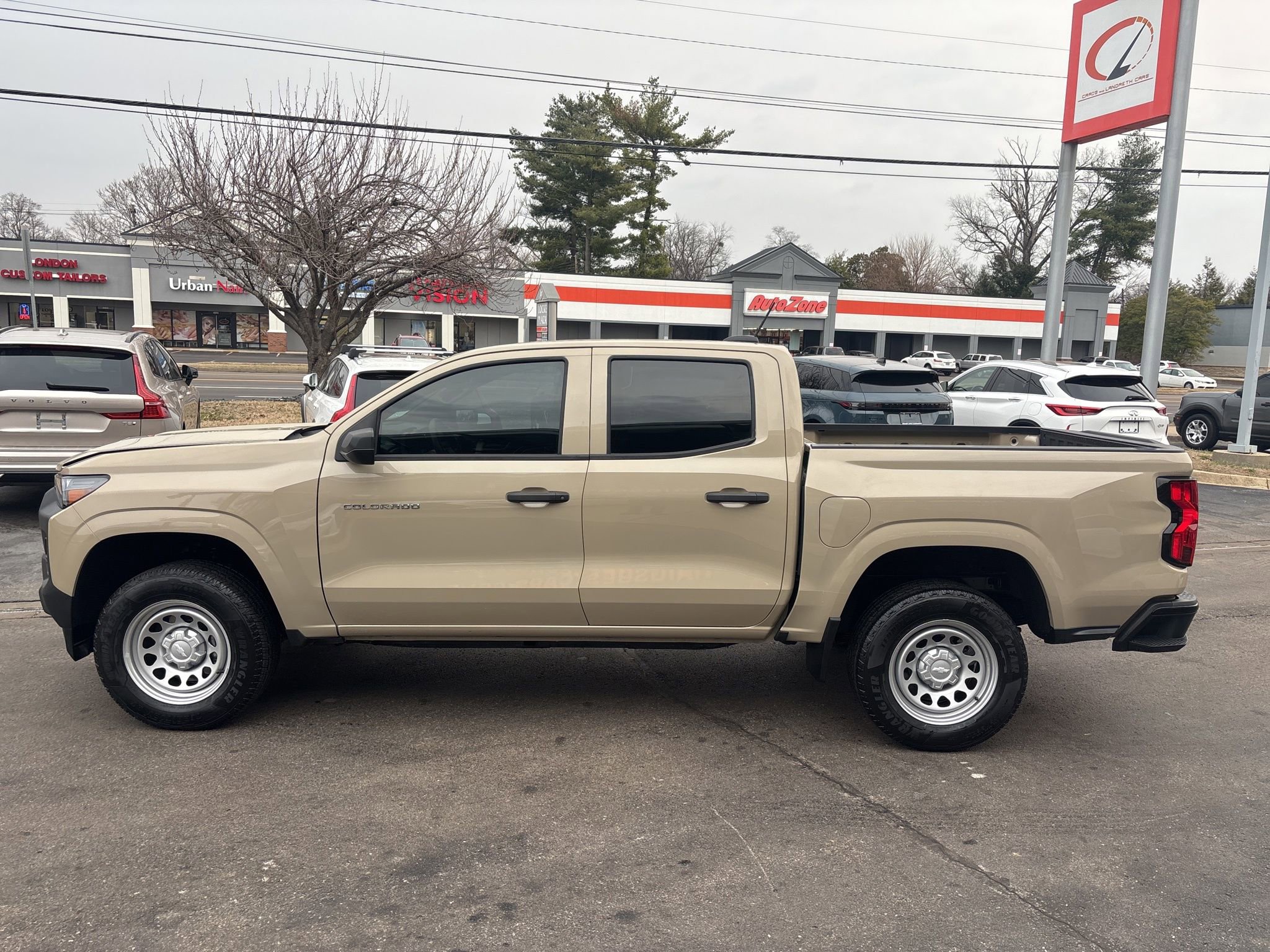 Used 2024 Chevrolet Colorado W/T image 9