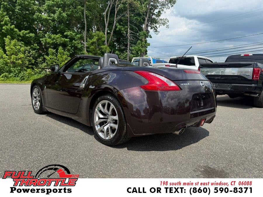 Used 2010 Nissan 370Z Touring RWD image 6