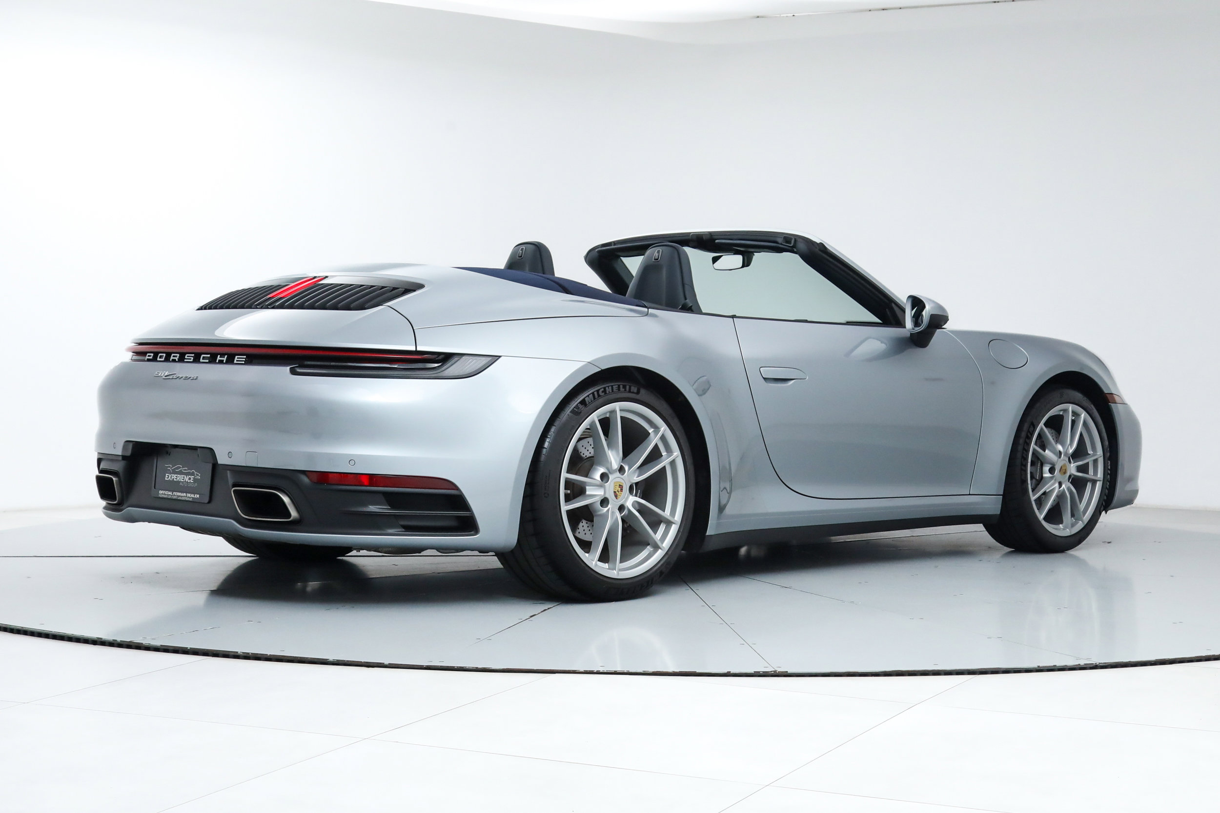 Used 2022 Porsche 911 Carrera RWD image 6