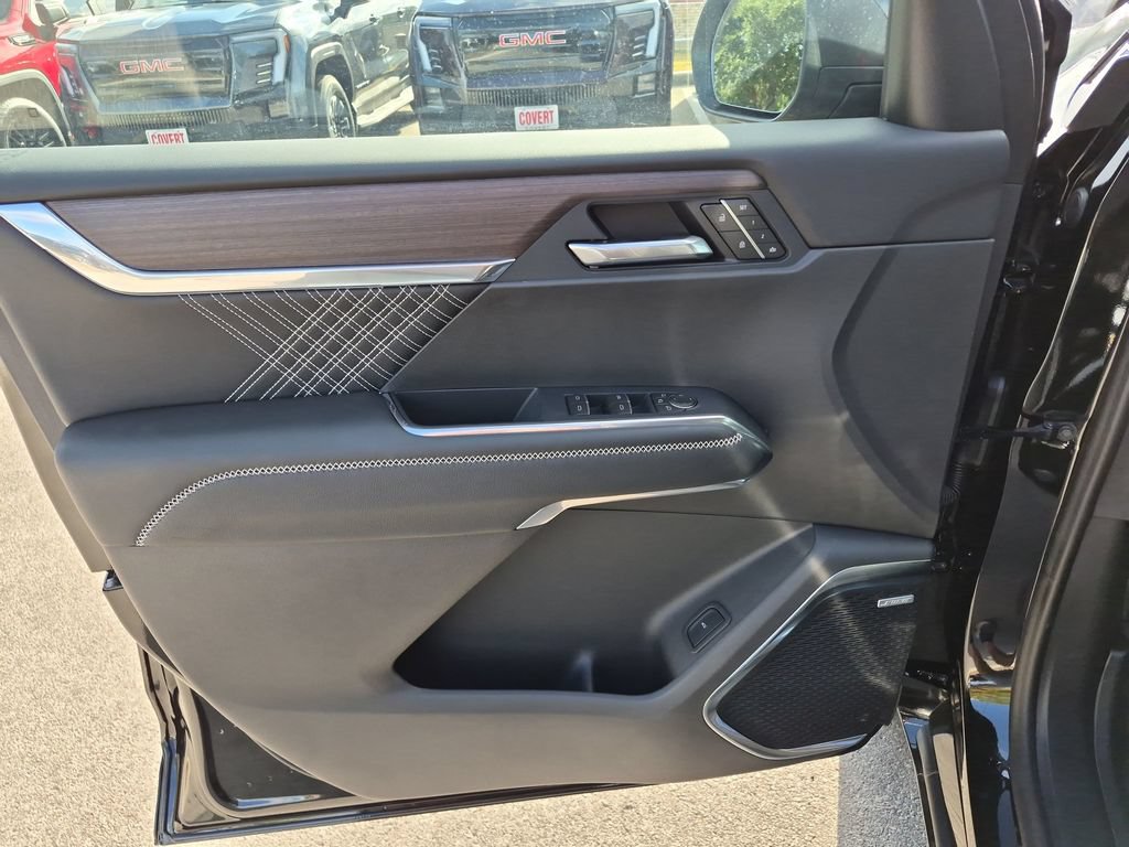 New 2027 GMC Acadia Denali w/ LPO, Floor Liner Package FWD image 18