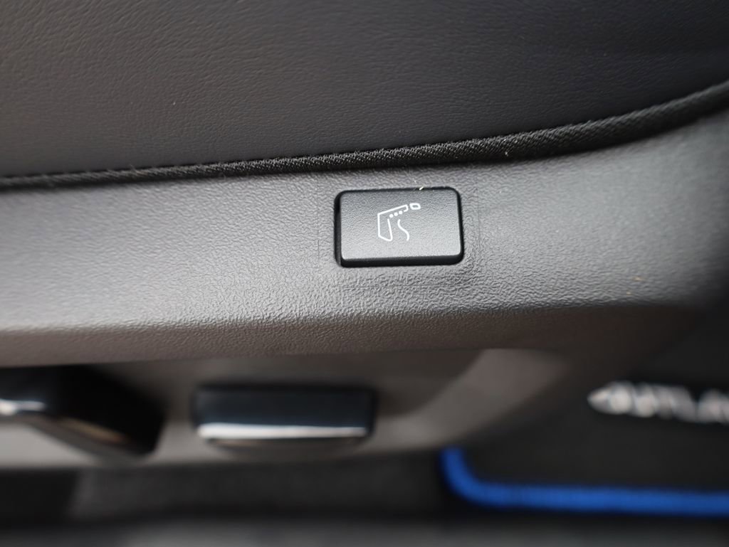 New 2025 Mitsubishi Outlander SEL image 16