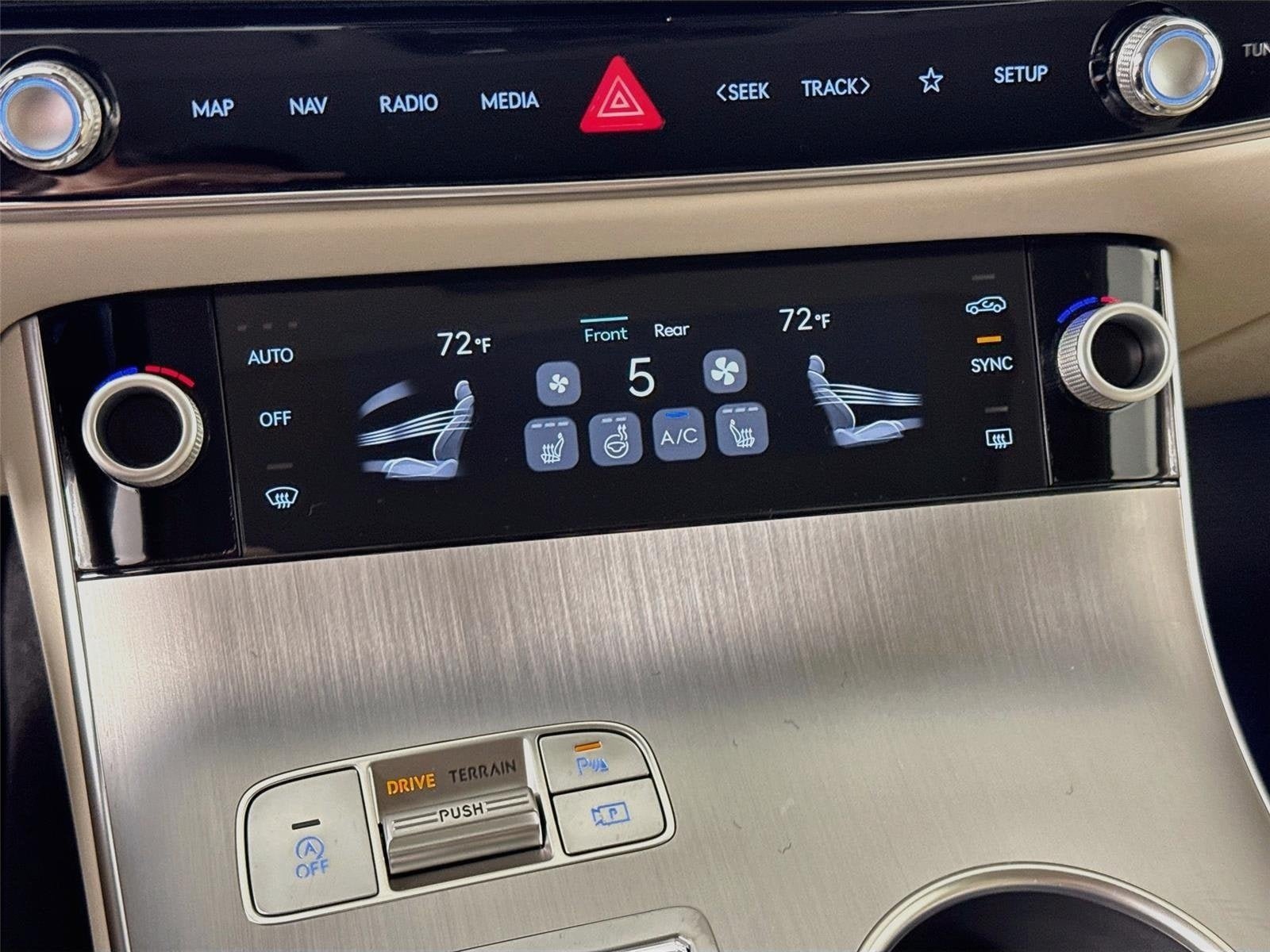 New 2027 Genesis GV70 2.5T Select AWD/4WD image 18