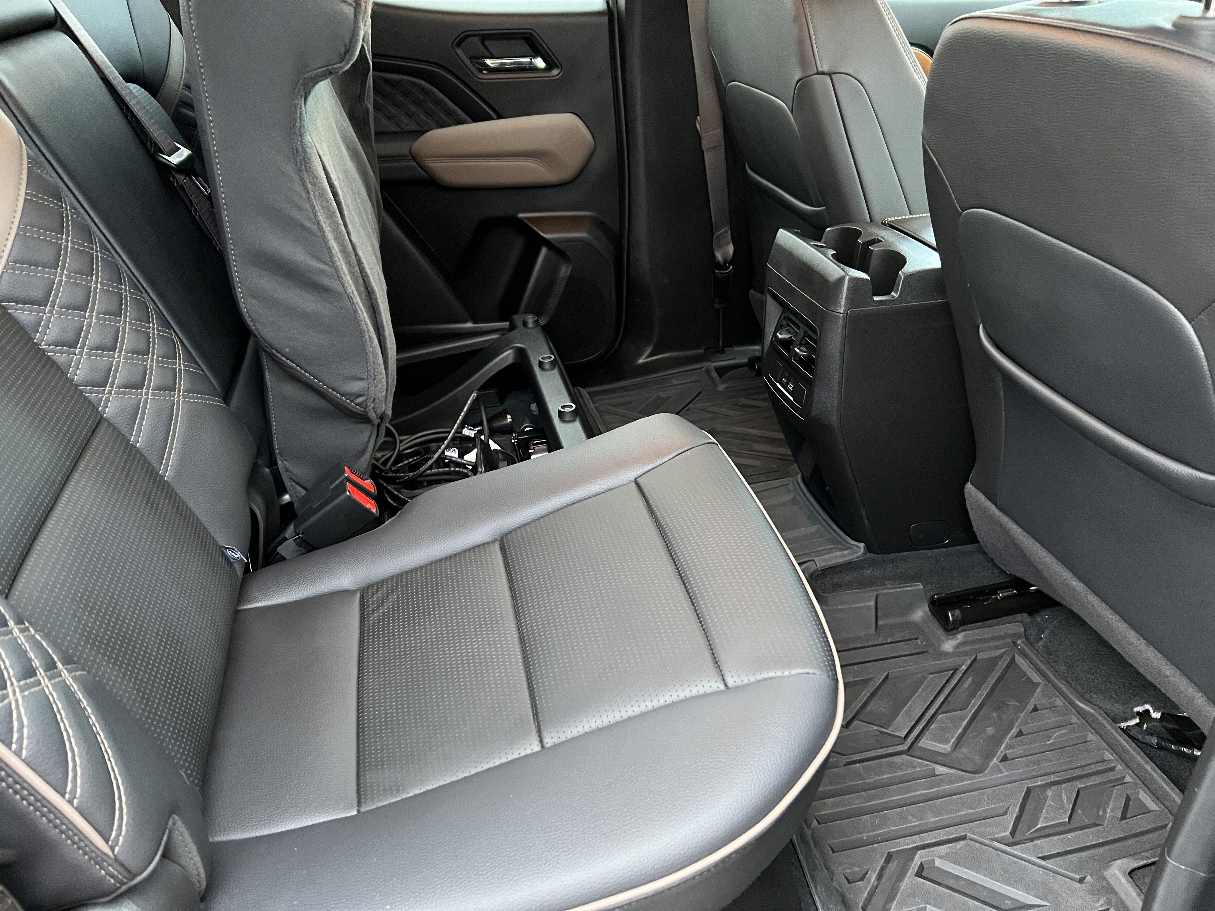Used 2024 GMC Canyon Denali AWD/4WD image 16