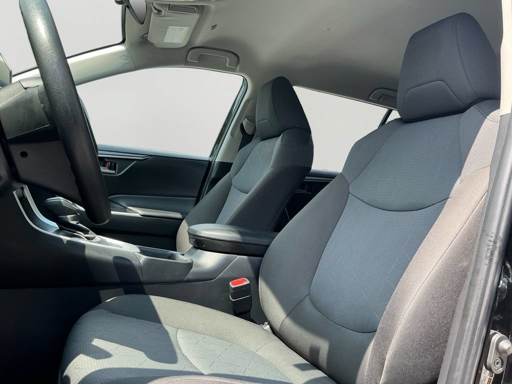 Used 2025 Toyota RAV4 XLE AWD/4WD image 24
