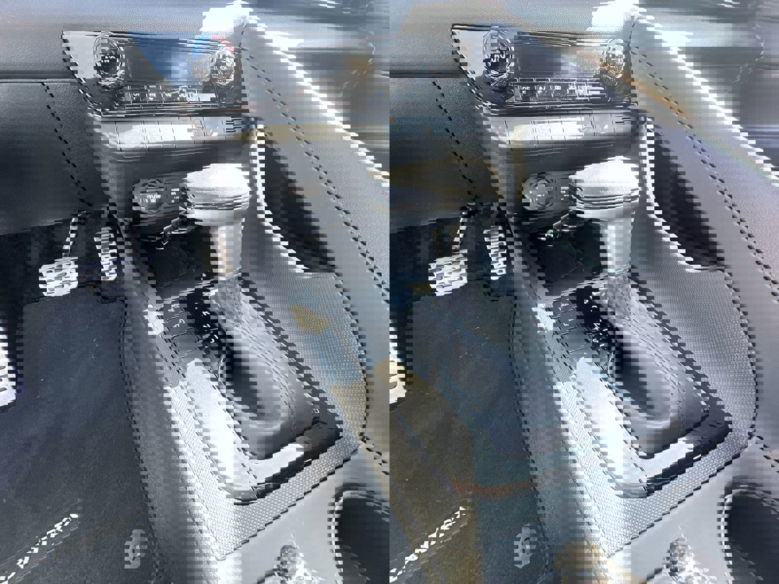 Used 2025 Hyundai Elantra Sport image 15