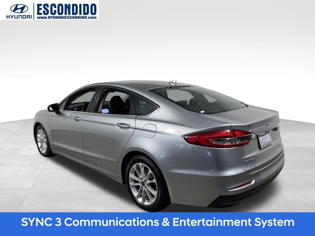 Used 2020 Ford Fusion SE image 3