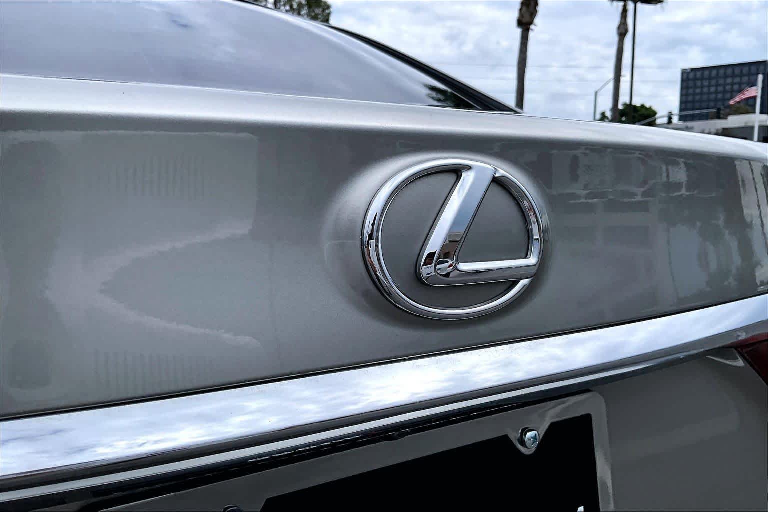 Used 2017 Lexus LS 460 F Sport w/ F Sport Package AWD/4WD image 29