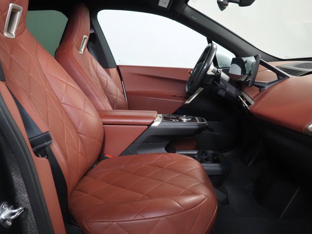 Used 2024 BMW iX xDrive50 w/ Sport Package image 15
