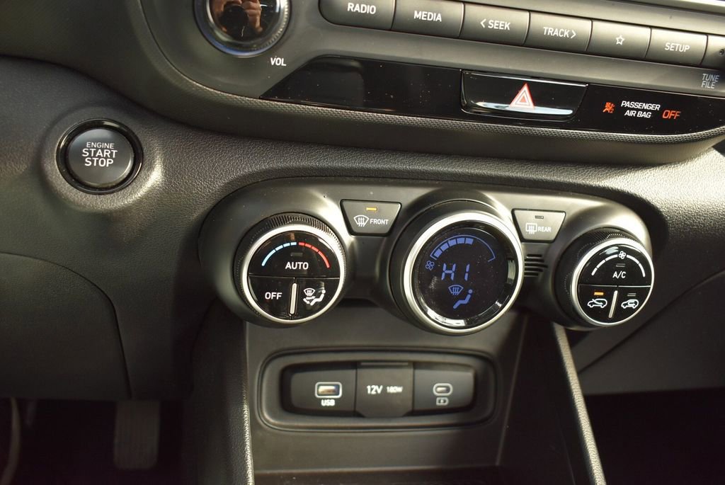 Used 2024 Hyundai Venue SEL image 24