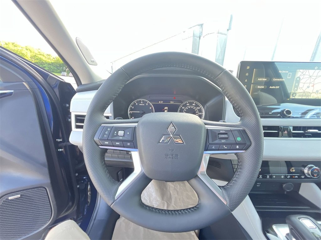 New 2025 Mitsubishi Outlander SE image 14