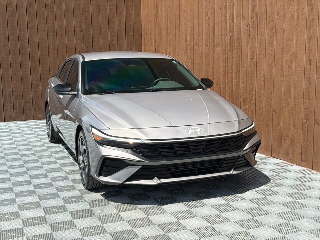 Used 2025 Hyundai Elantra Sport FWD image 10