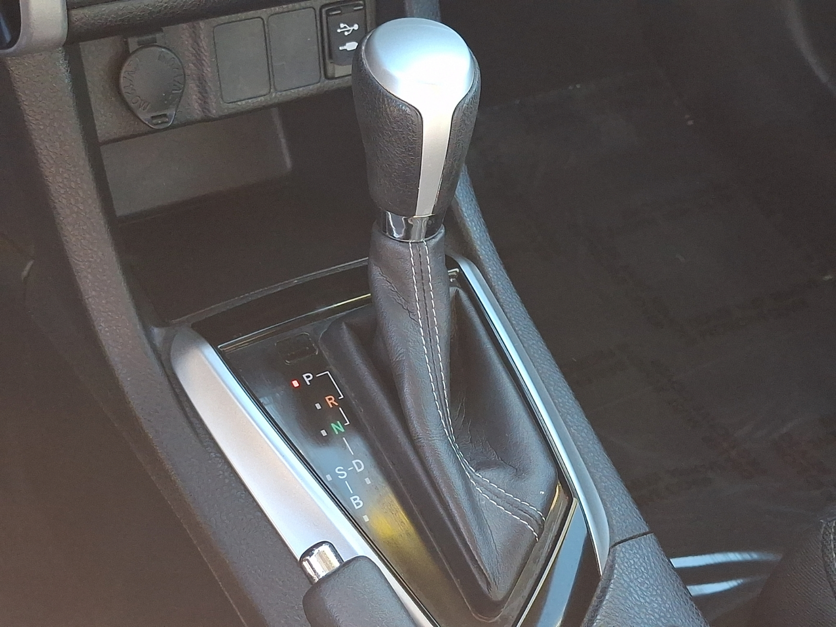 Used 2017 Toyota Corolla LE w/ Carpet Mat Package (TMS) FWD image 14