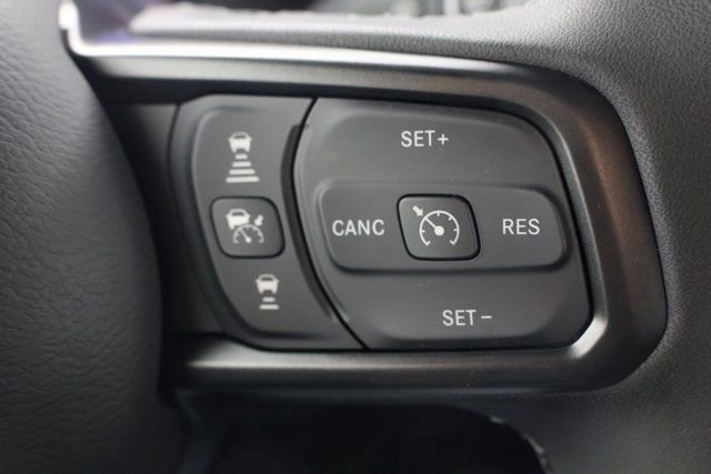 Used 2025 Jeep Wrangler Willys image 12