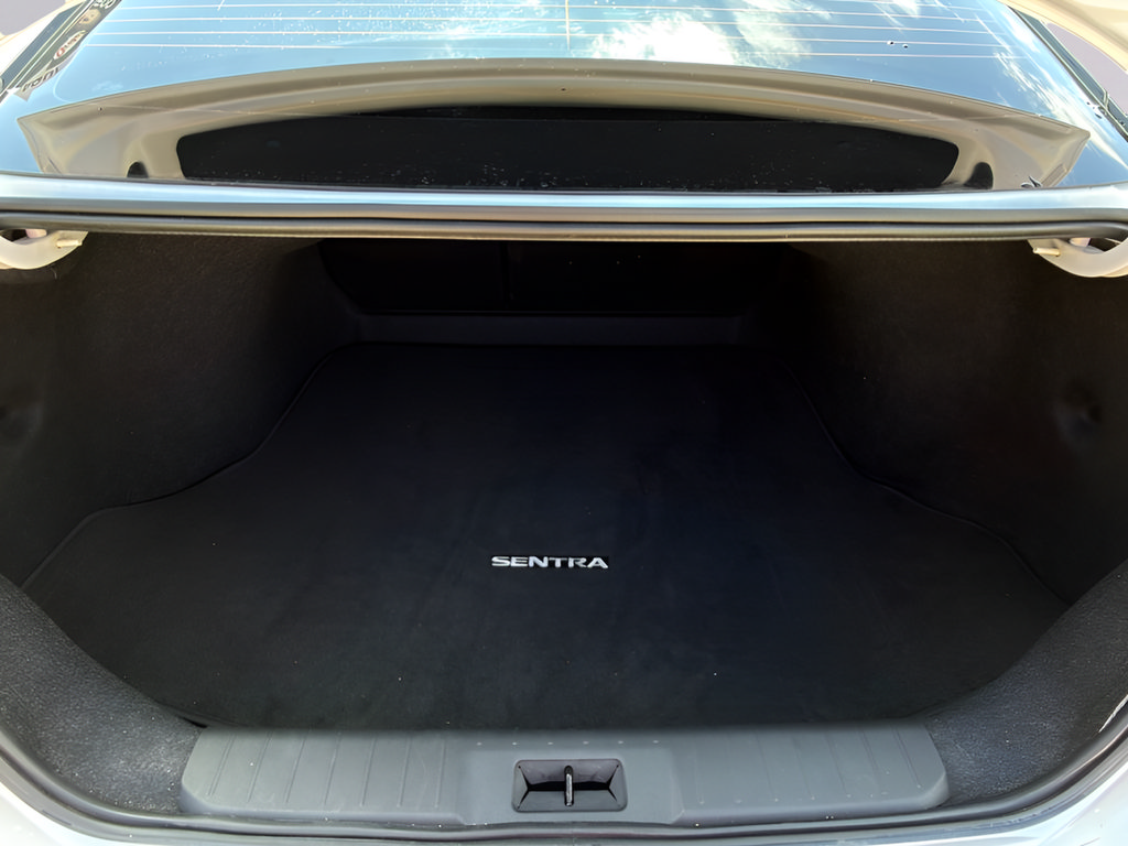 Used 2025 Nissan Sentra SR FWD image 13