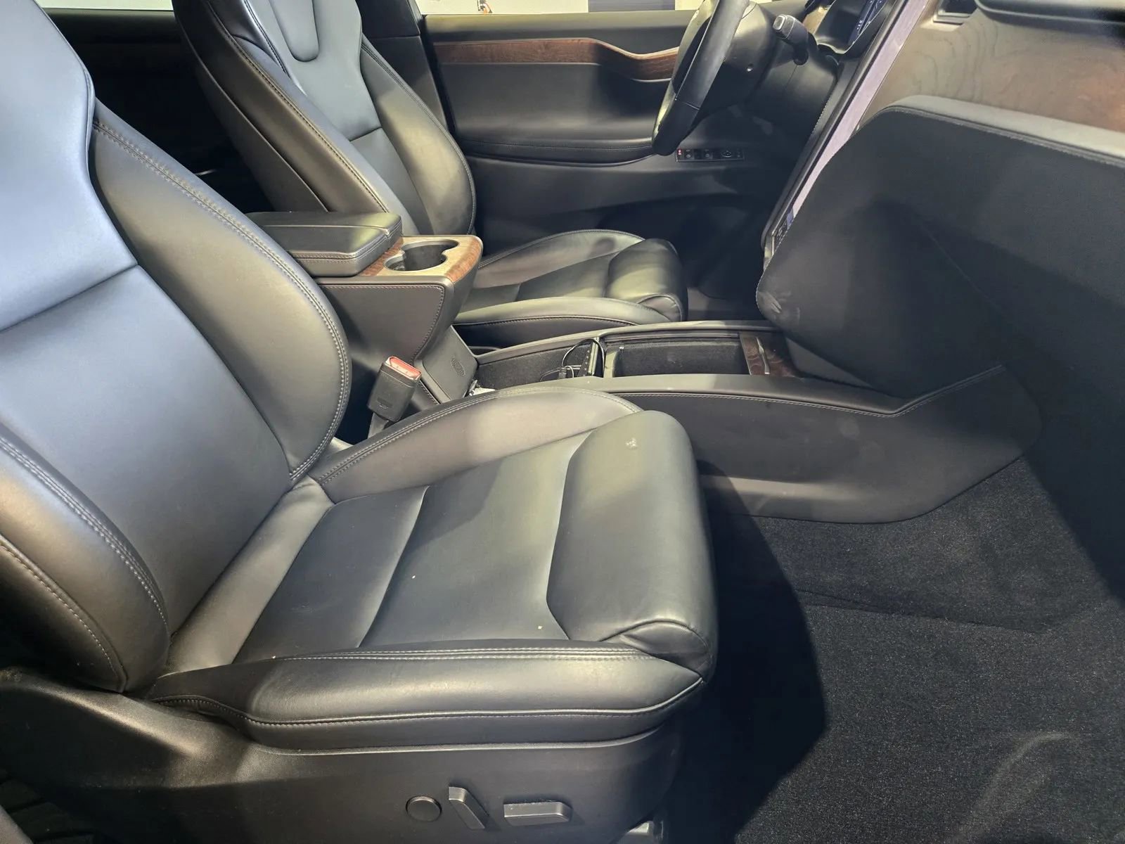 Used 2020 Tesla Model X Long Range AWD/4WD image 7