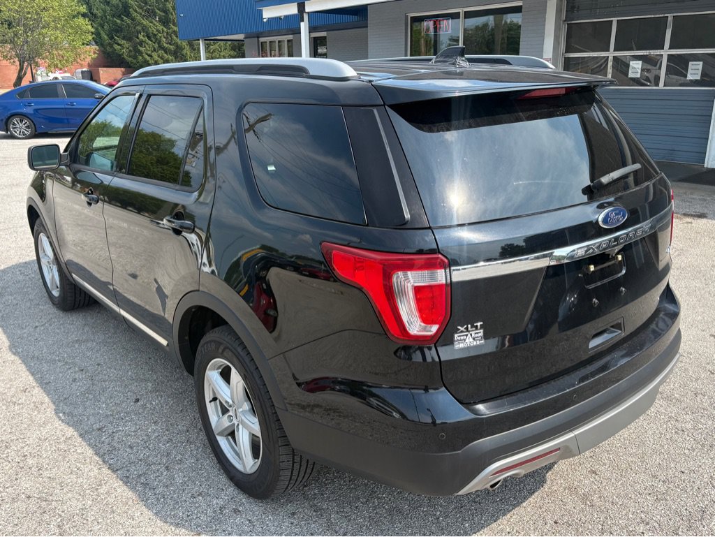 Used 2017 Ford Explorer XLT w/ Equipment Group 201A AWD/4WD image 6