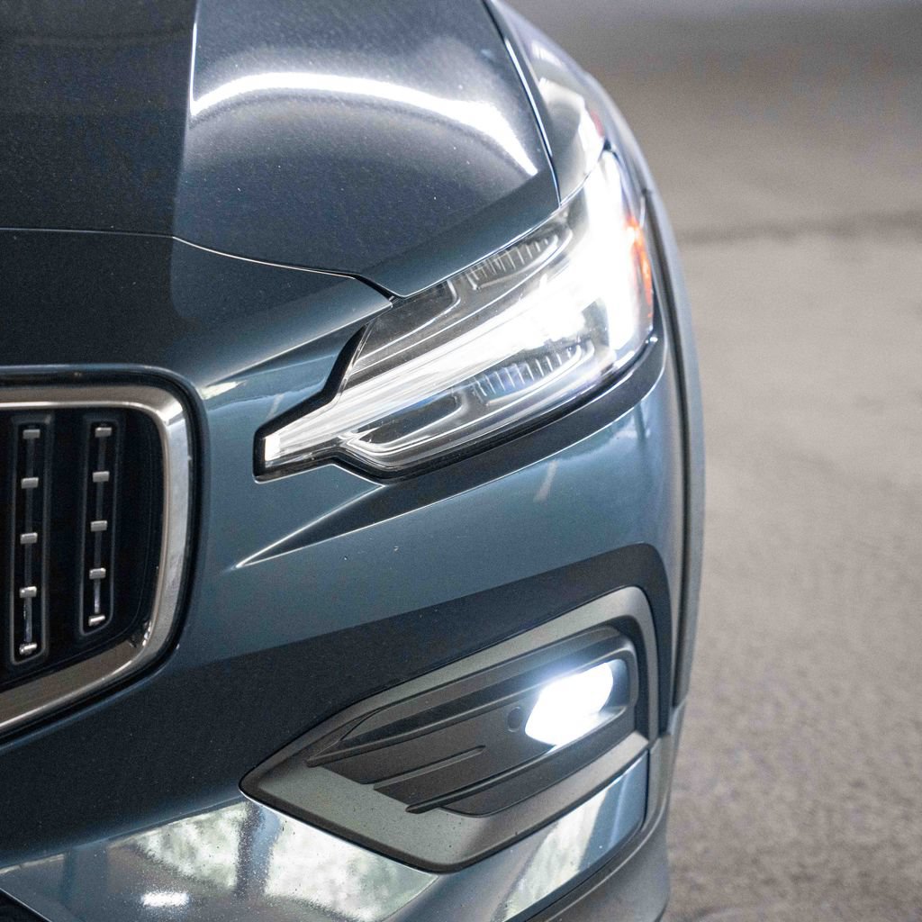 Certified 2024 Volvo V60 B5 Cross Country Plus AWD/4WD image 3